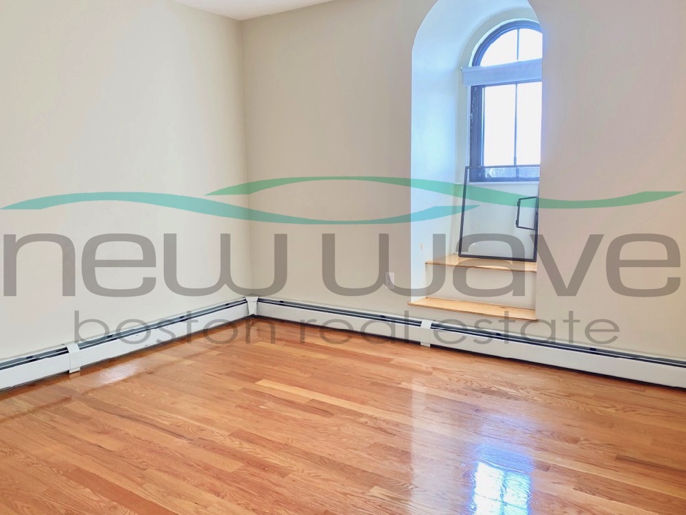 586 Massachusetts Ave, South End