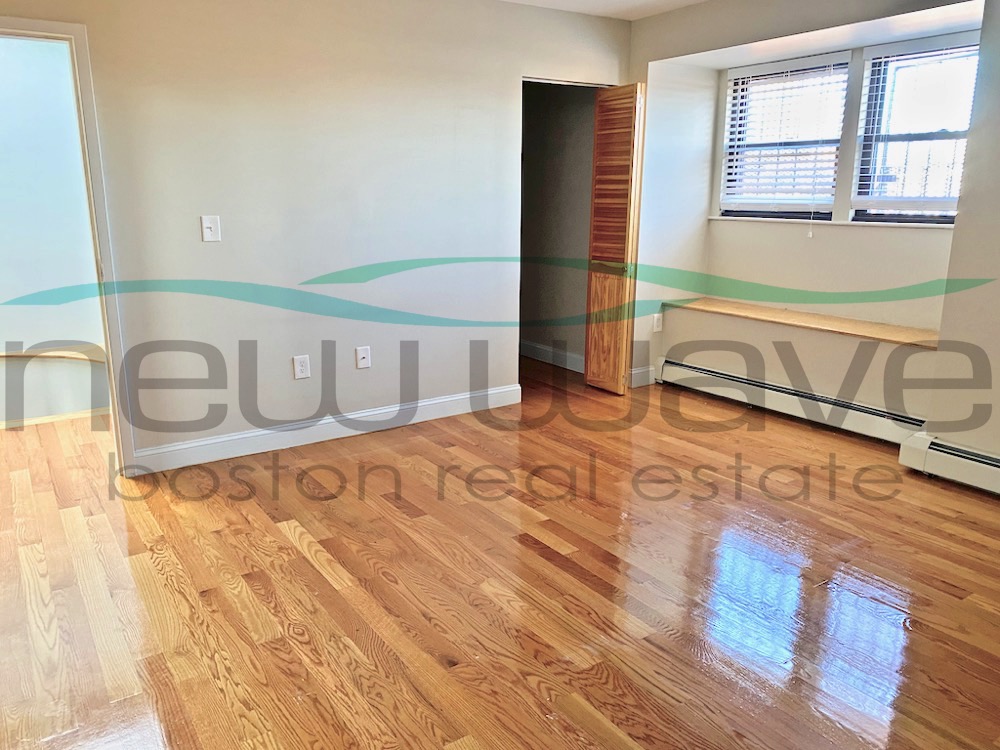 586 Massachusetts Ave, South End