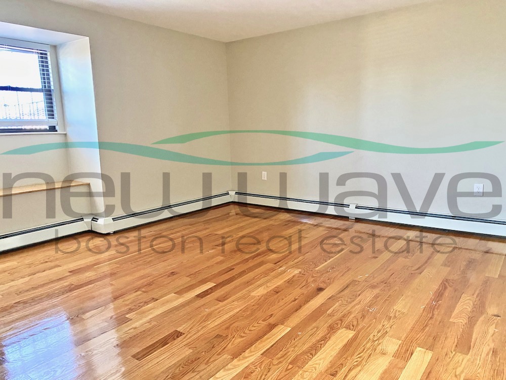 586 Massachusetts Ave, South End