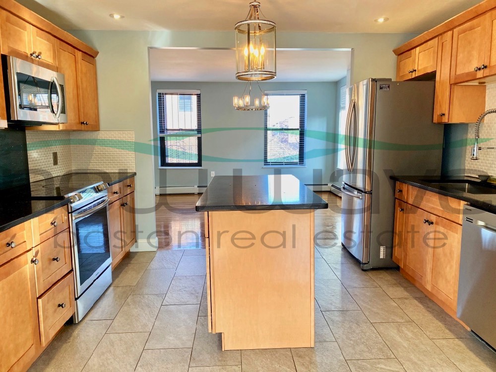 586 Massachusetts Ave, South End