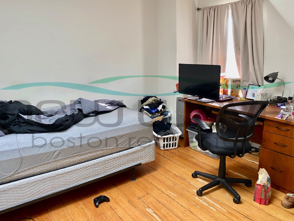 839 Parker St, Mission Hill