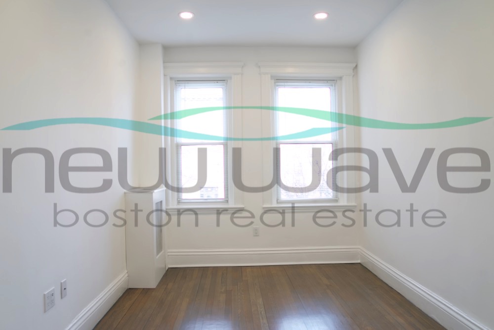 102 Queensberry St, Fenway