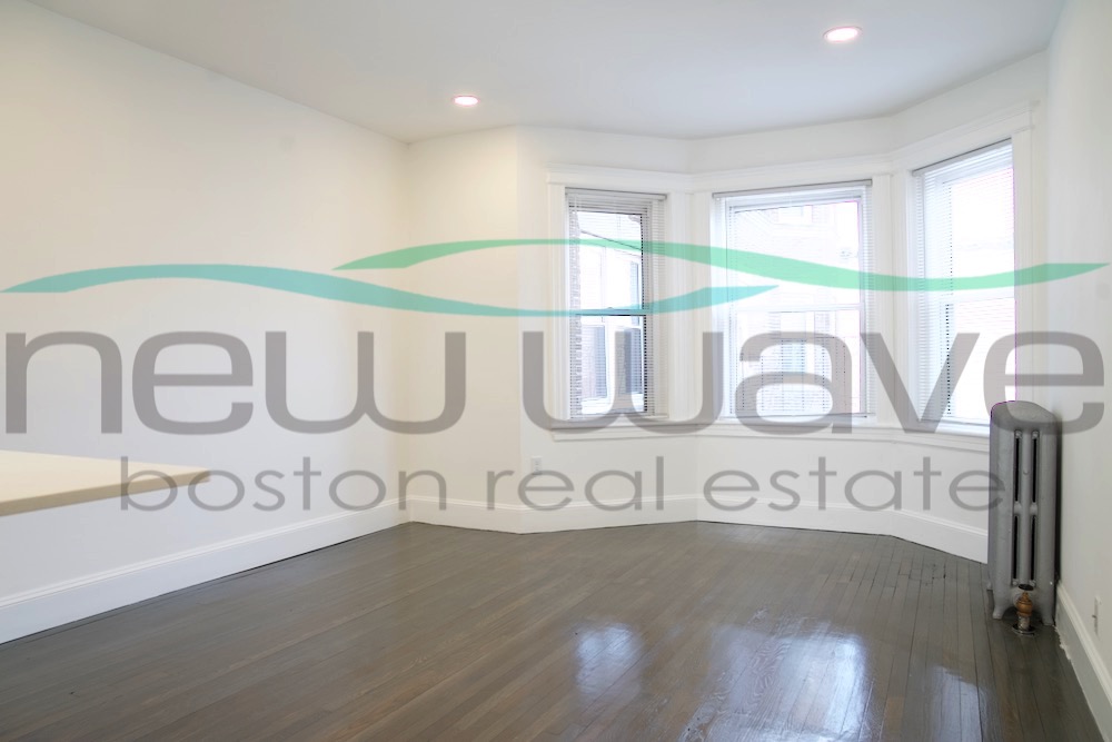 102 Queensberry St, Fenway