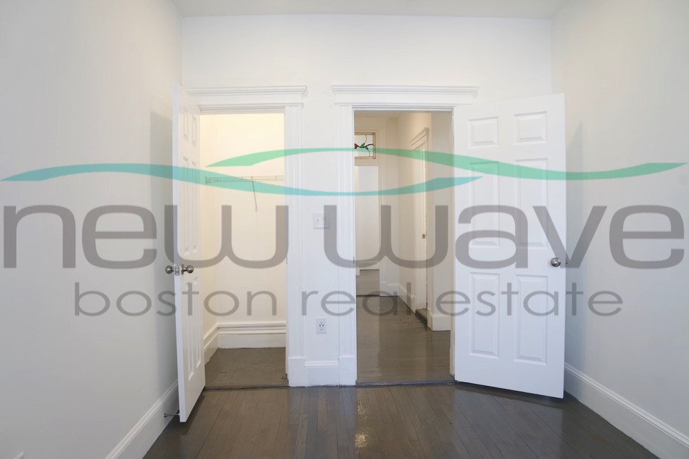 102 Queensberry St, Fenway