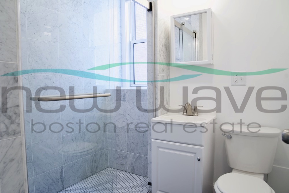 102 Queensberry St, Fenway