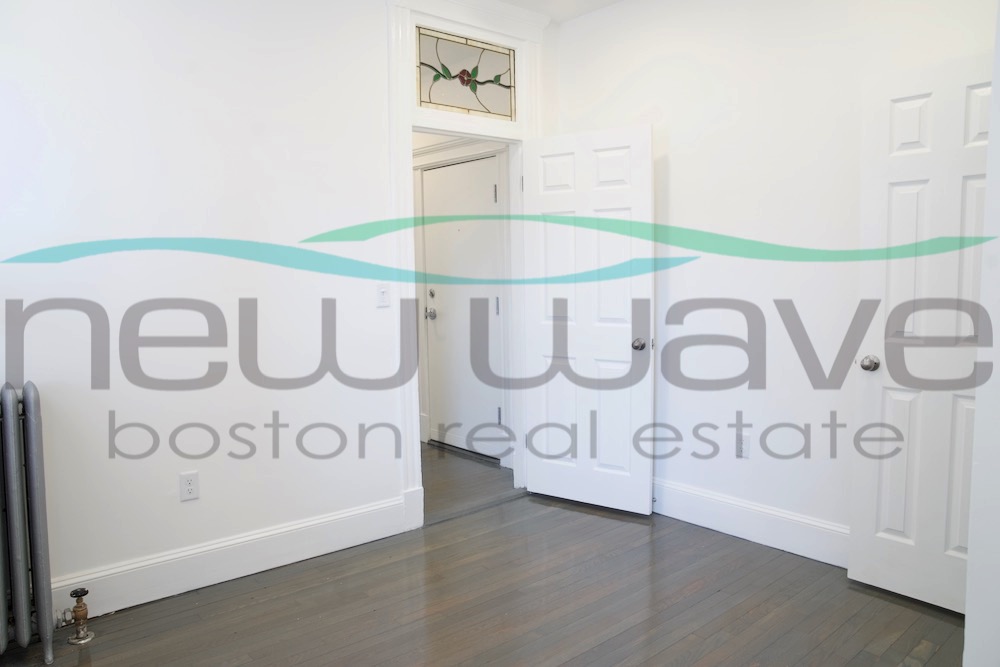 102 Queensberry St, Fenway