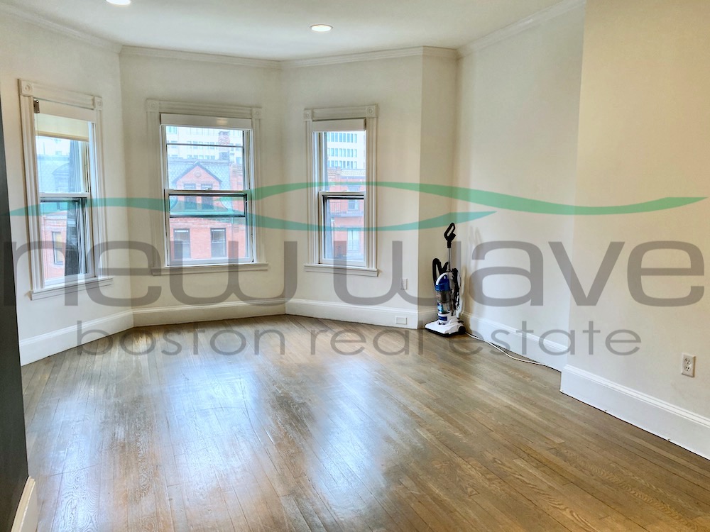 225 Newbury St, Back Bay