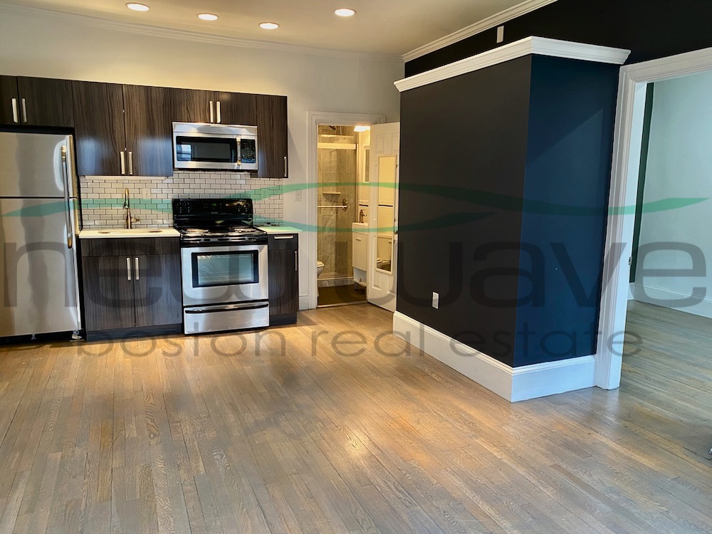 225 Newbury St, Back Bay