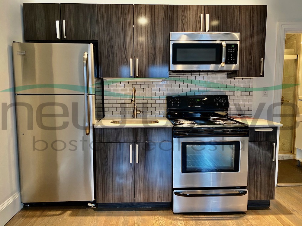 225 Newbury St, Back Bay