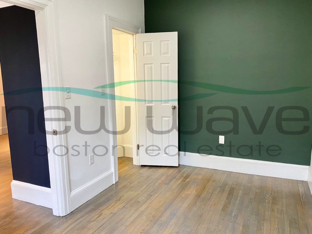 225 Newbury St, Back Bay