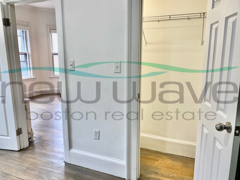 225 Newbury St, Back Bay