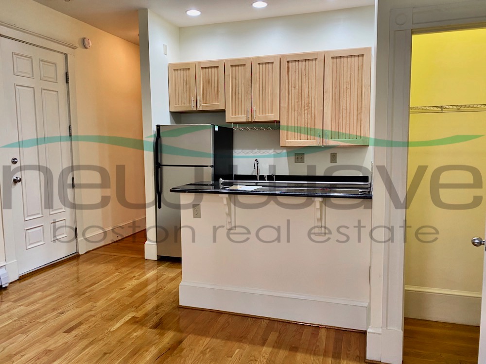 195 Commonwealth Ave, Back Bay