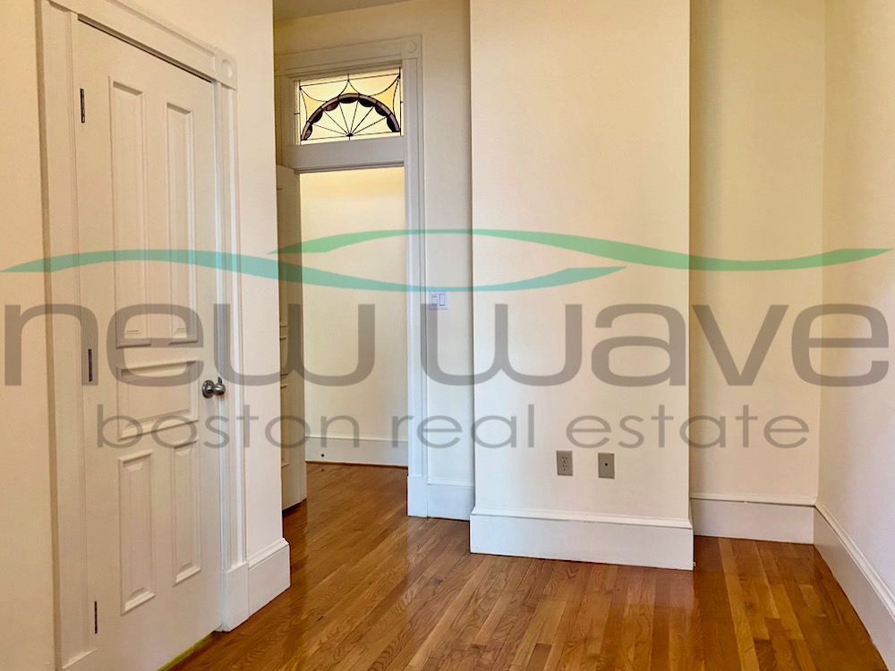 195 Commonwealth Ave, Back Bay