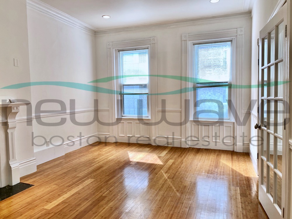 254 Newbury St, Back Bay