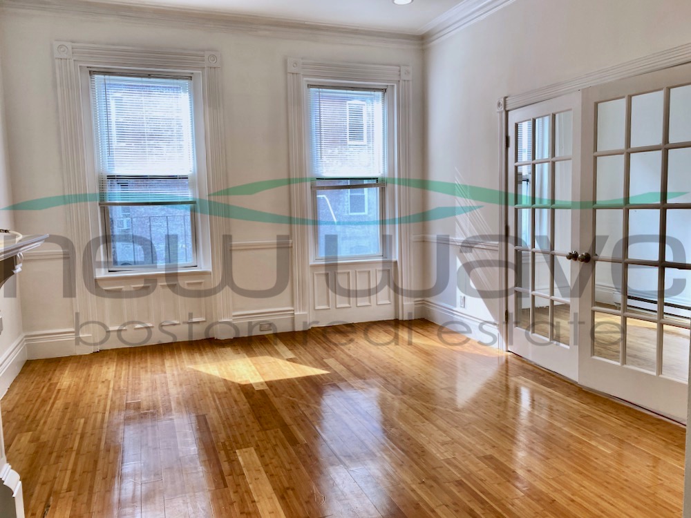 254 Newbury St, Back Bay