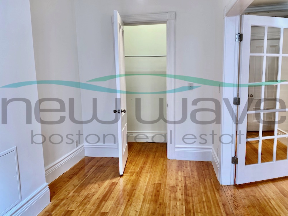 254 Newbury St, Back Bay