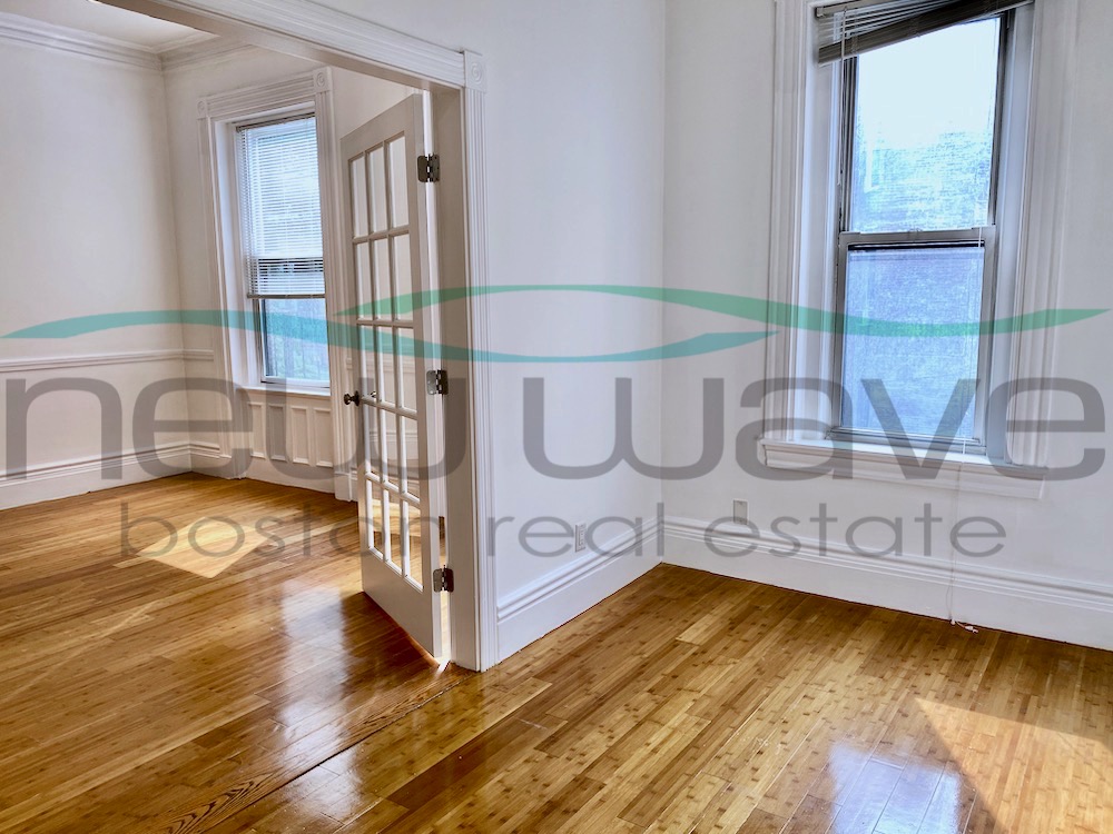 254 Newbury St, Back Bay