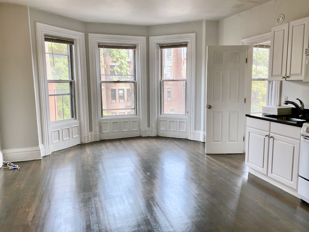 225 Newbury St, Back Bay