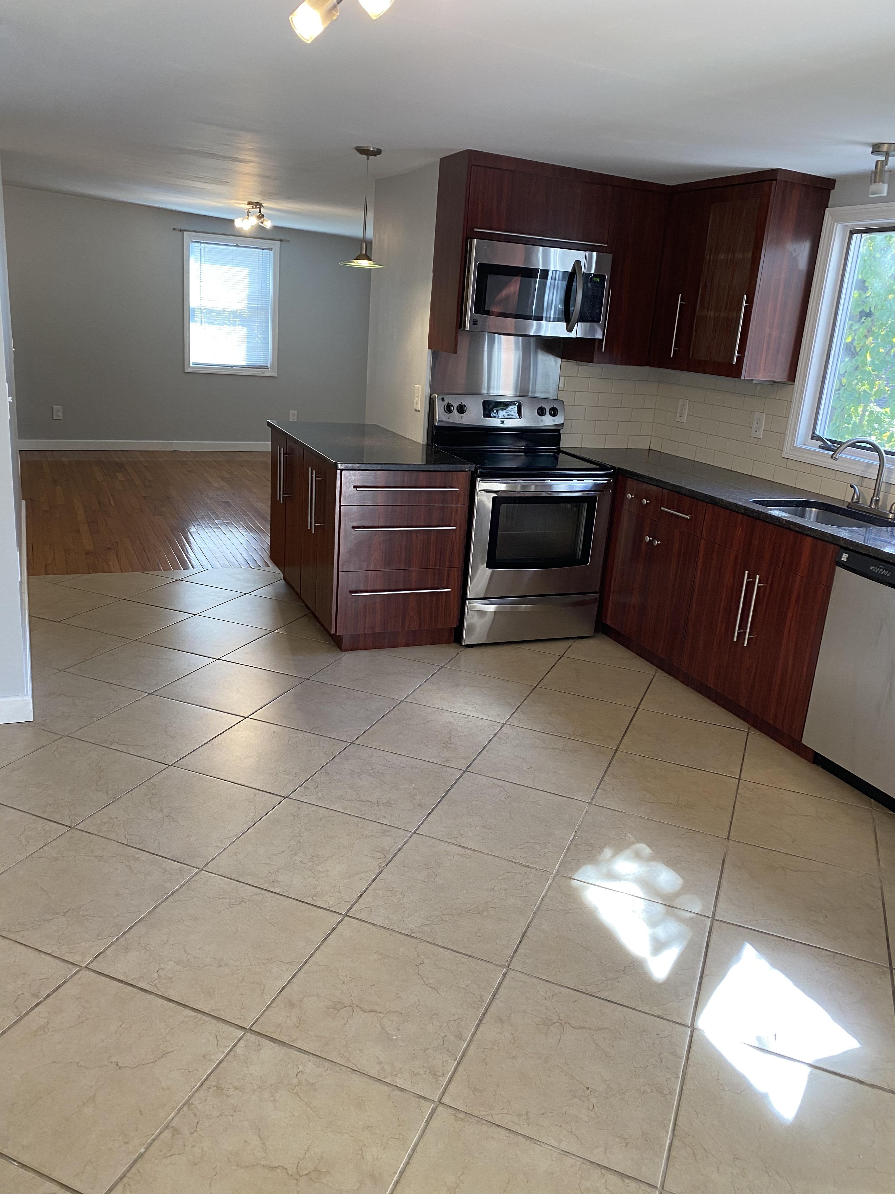 3 bed, 1 bath apartment for rent at 202 Third St Unit 1, Kendall Square — photo 1 of 20
