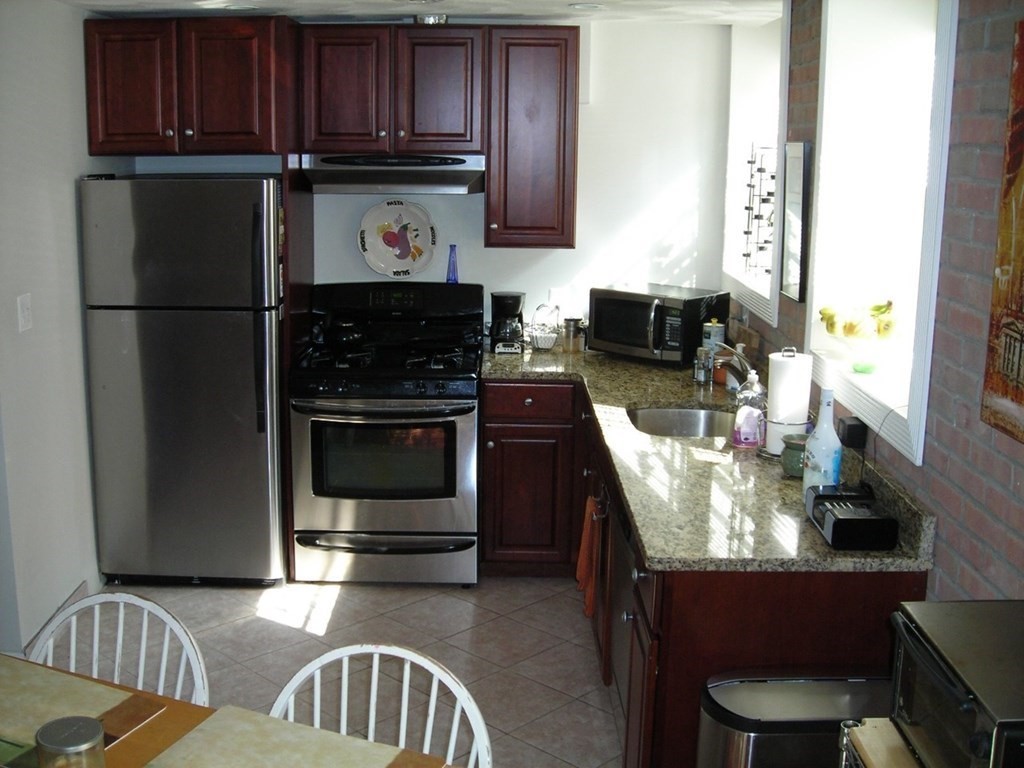 2 bed, 1 bath apartment for rent at 59 Hull St Unit 1, North End — photo 2 of 13