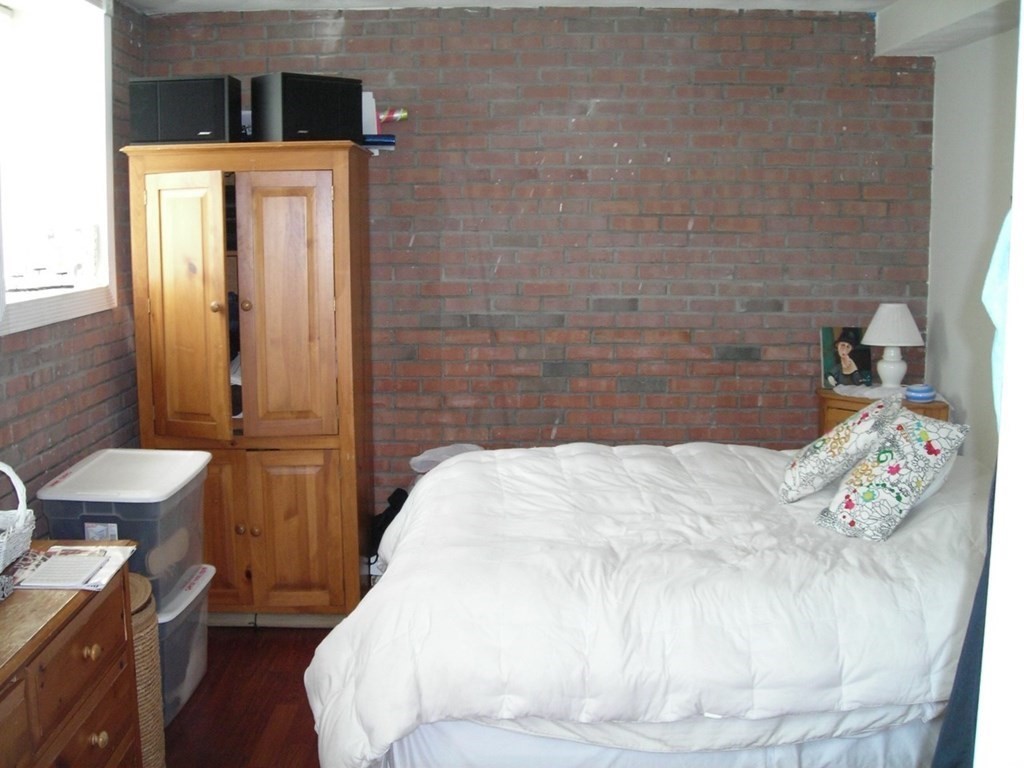 2 bed, 1 bath apartment for rent at 59 Hull St Unit 1, North End — photo 3 of 13