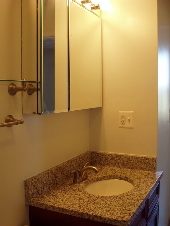 2 bed, 1 bath apartment for rent at 59 Hull St Unit 1, North End — photo 5 of 13