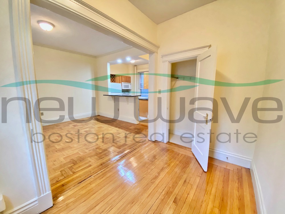 32 Queensberry St, Fenway