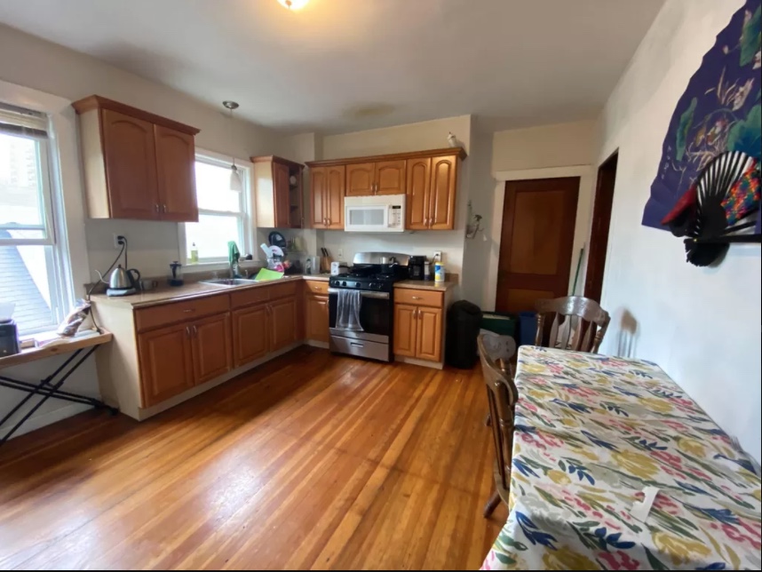 4 bed, 1 bath apartment for rent at 27 Parker Hill Ave Unit 3, Mission Hill — photo 1 of 8