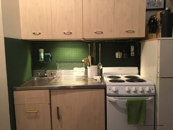 Studio bed, 1 bath apartment for rent at 18 Commonwealth Ave Unit 5, Back Bay — photo 5 of 11