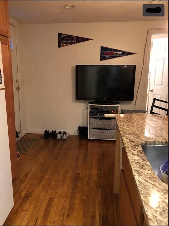 1 split bed, 1 bath apartment for rent at 51 Hemenway St Unit B3, Fenway — photo 2 of 7