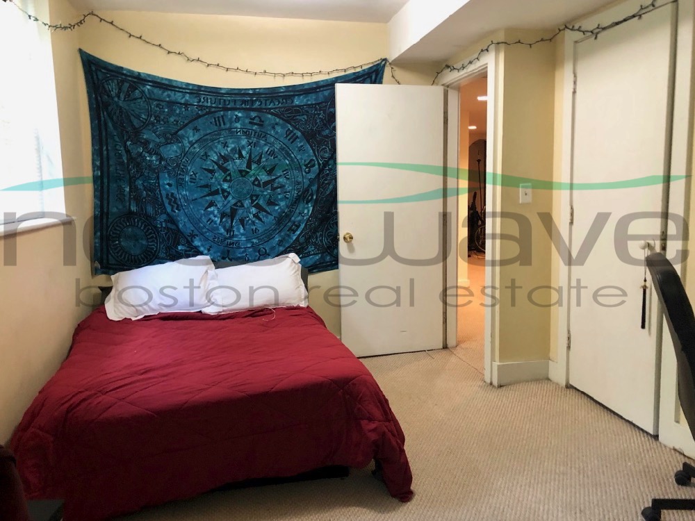 3 bed, 1 bath apartment for rent at 196 Saint Botolph St Unit 1, Back Bay — photo 5 of 9