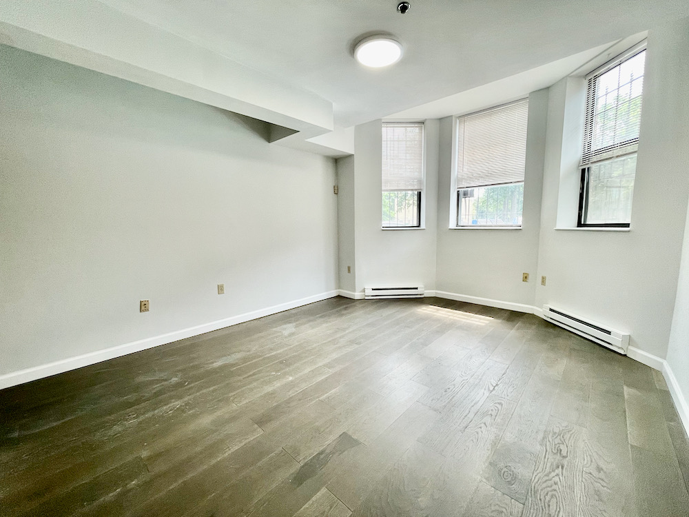 102 Queensberry St, Fenway