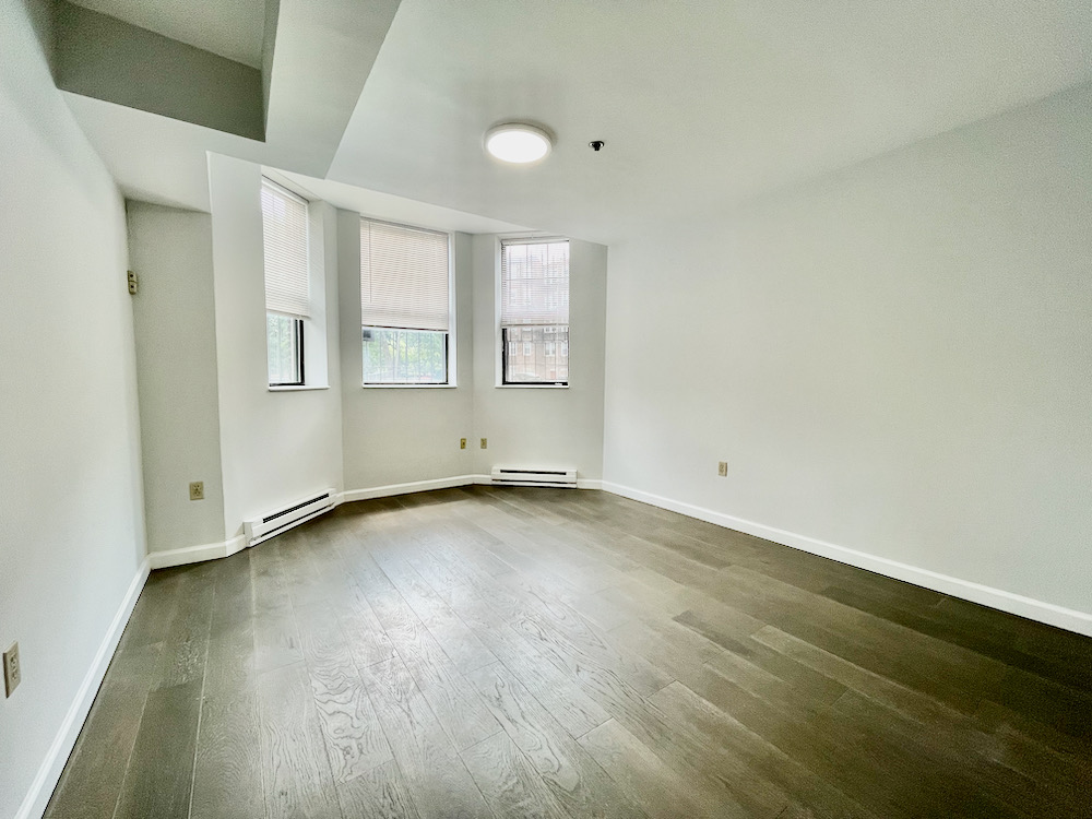 102 Queensberry St, Fenway