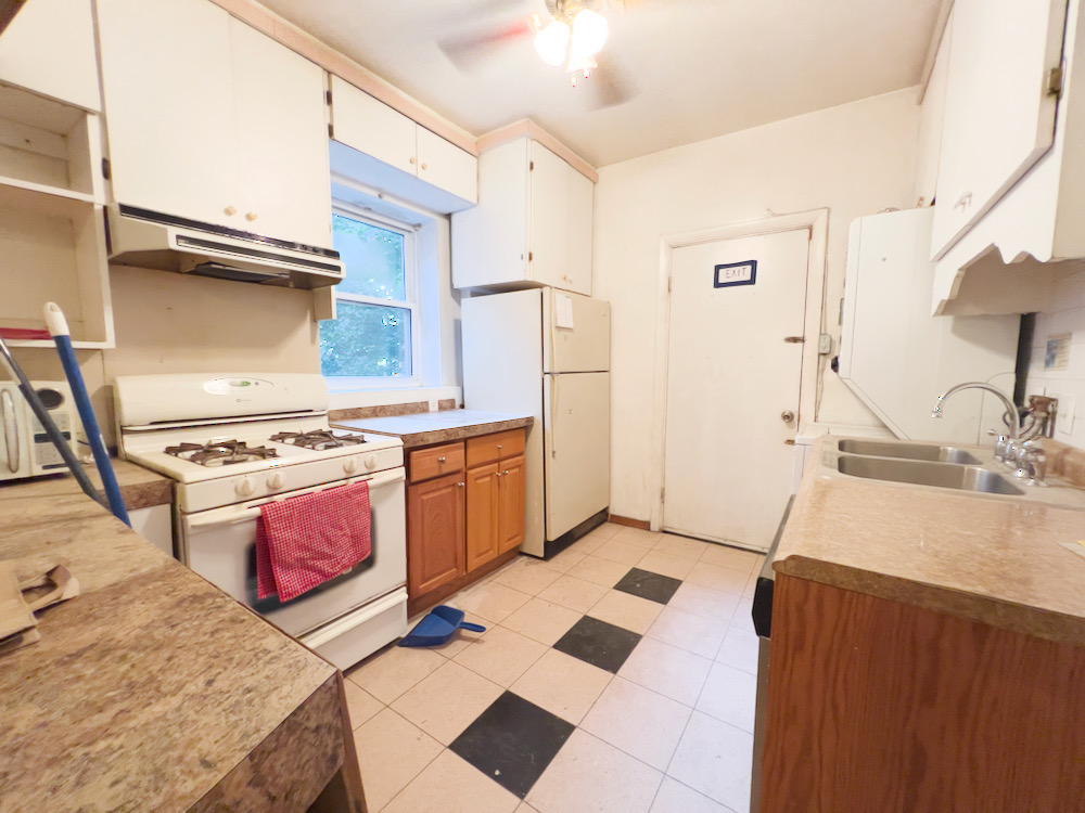4 bed, 2 bath apartment for rent at 47 Park Vale Ave Unit 3, Allston — photo 4 of 19