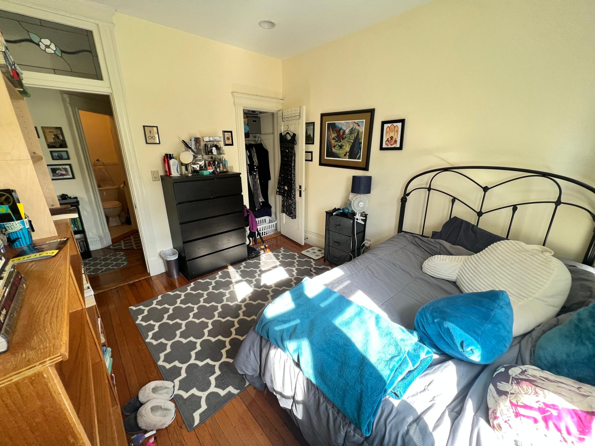 100 Queensberry St, Fenway