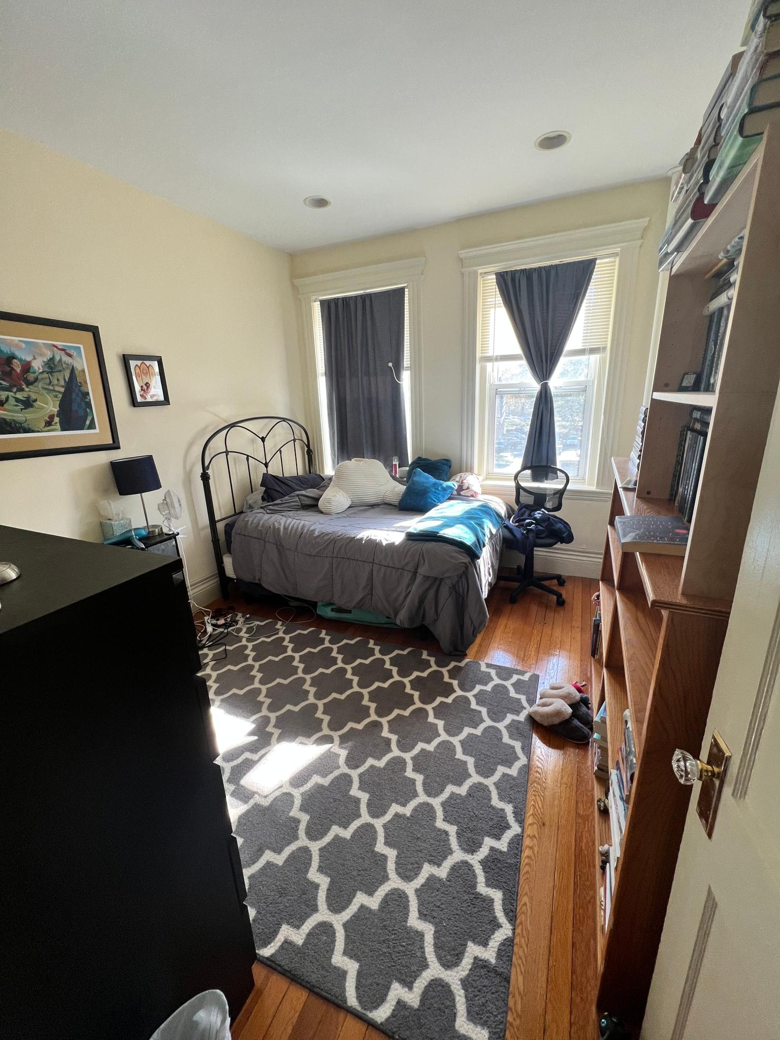 100 Queensberry St, Fenway