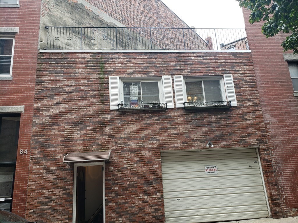 2 bed, 1 bath apartment for rent at 86 Margin St, North End