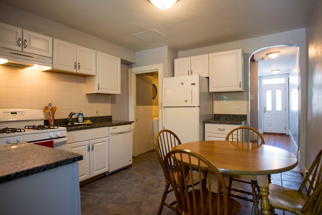 4 bed, 1.5 bath apartment for rent at 68 Hammond St Unit 1, South End — photo 3 of 17