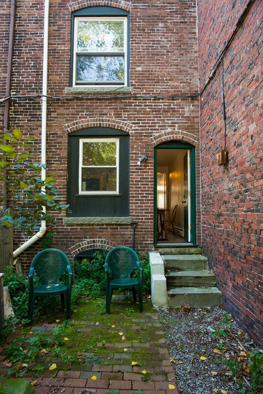 4 bed, 1.5 bath apartment for rent at 68 Hammond St Unit 1, South End