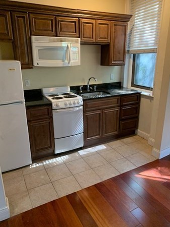 250 Newbury St, Back Bay