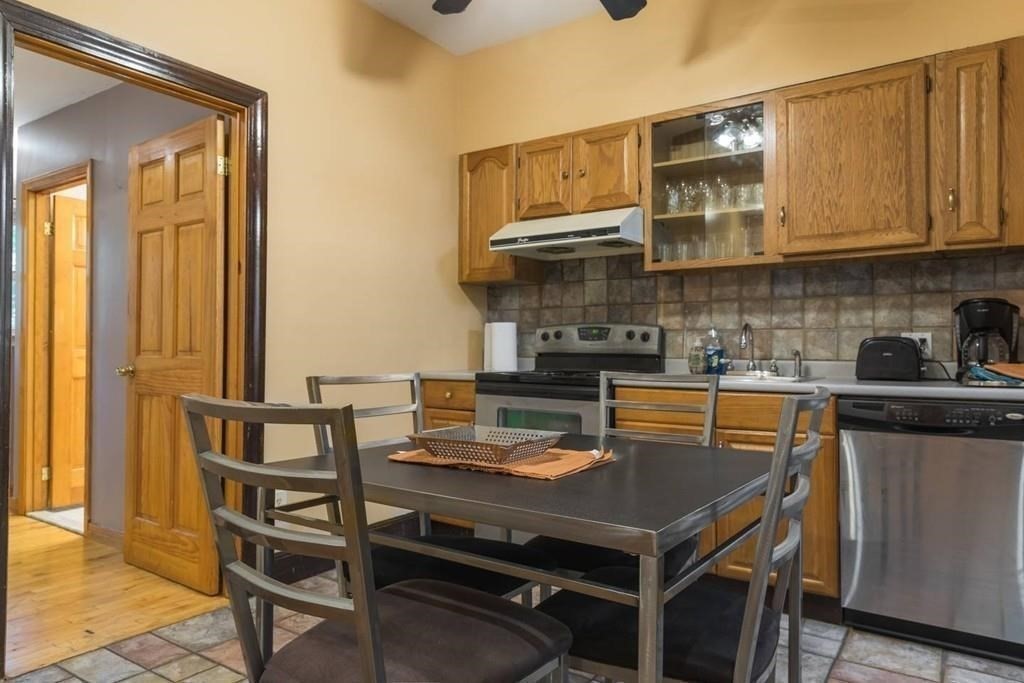 24 Worthington St, Fenway