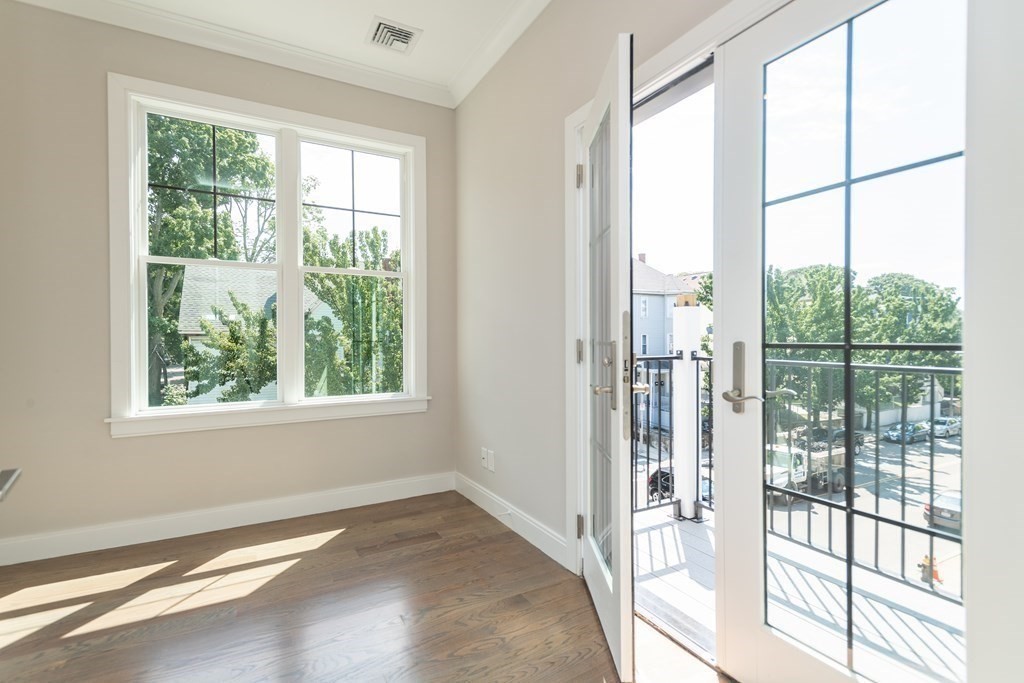 3247 Washington St, Jamaica Plain