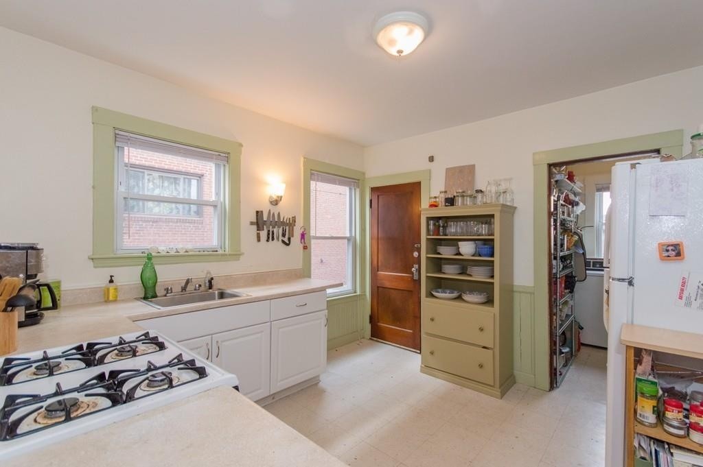 419 Huntington Ave, Jamaica Plain