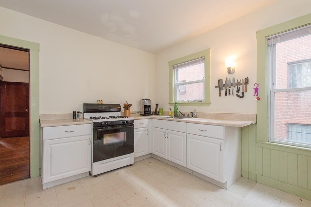 419 Huntington Ave, Jamaica Plain