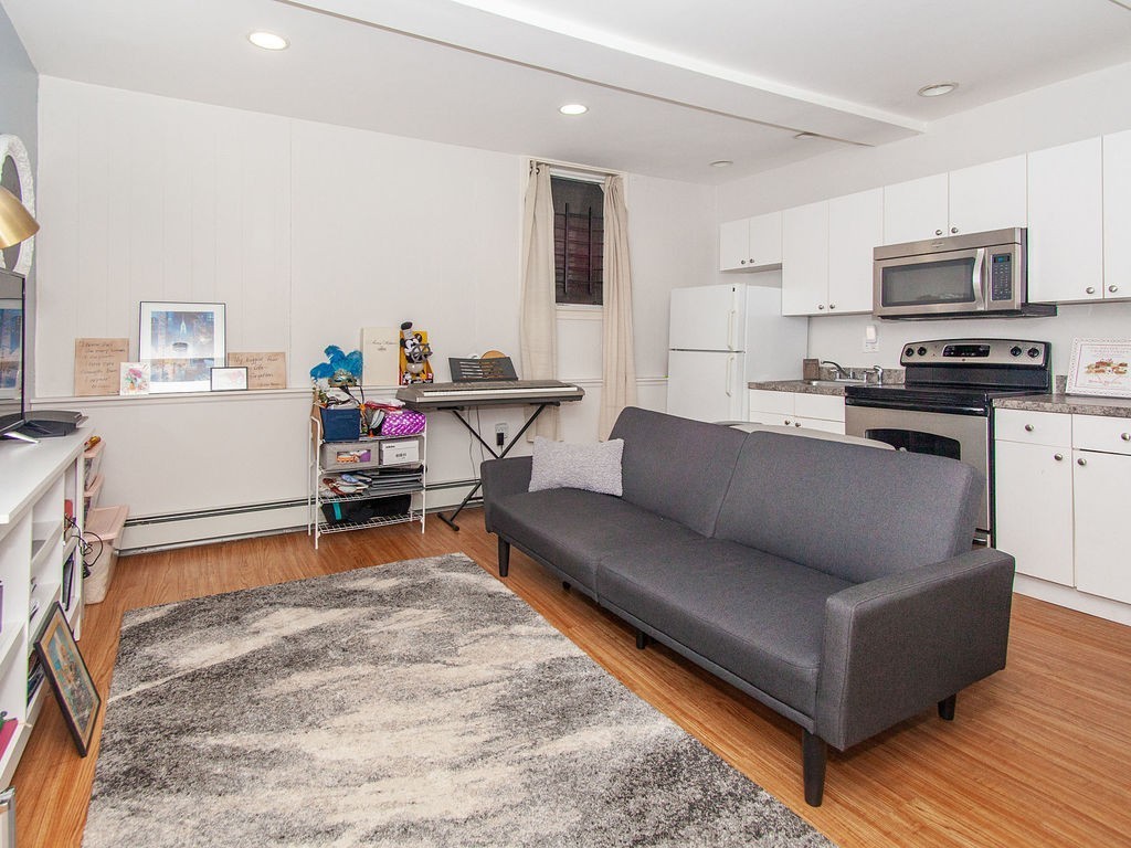 21 Aberdeen St, Fenway