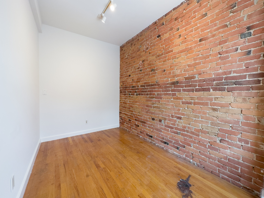 103 Cedar St, Roxbury