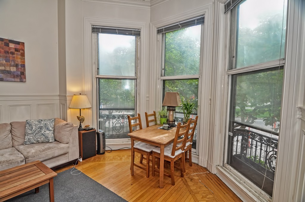 327 Commonwealth Ave, Back Bay