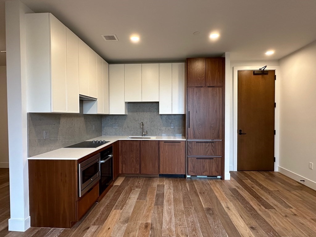 566 Columbus Ave, South End