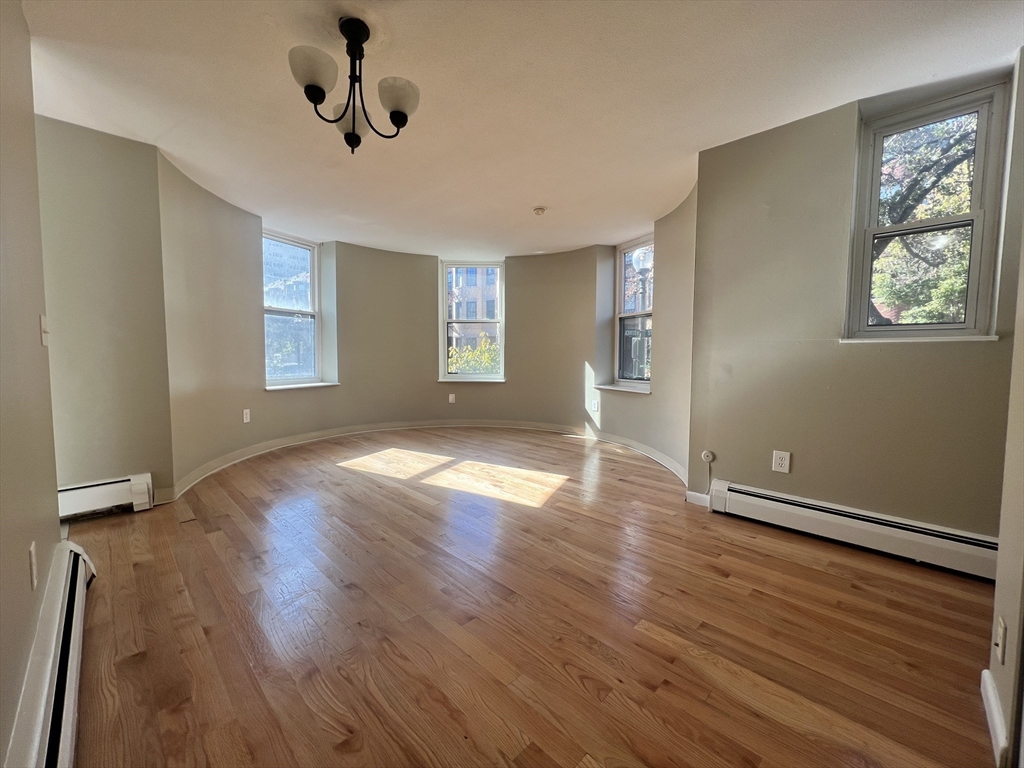 150 Saint Botolph St., Boston, MA - 2,570 USD/ month