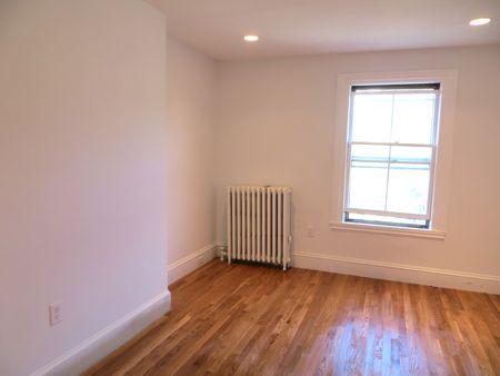 227 Newbury St, Back Bay